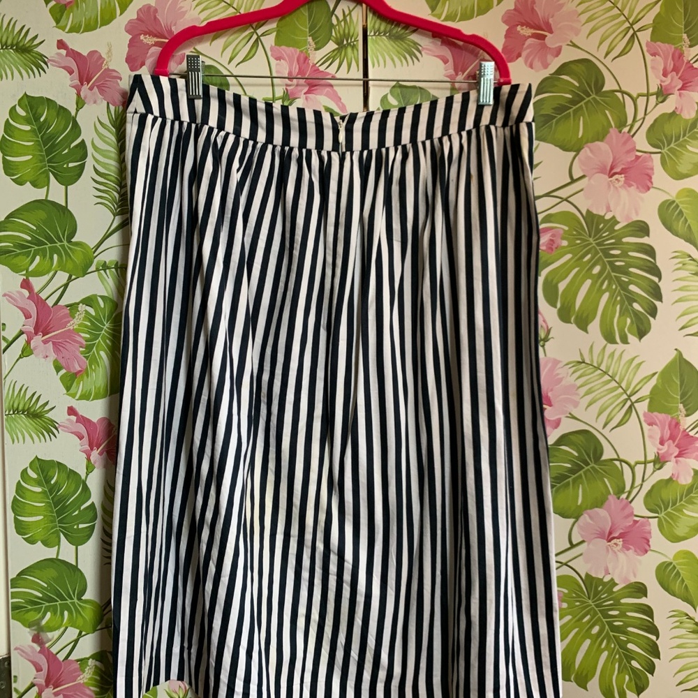 Ann Taylor pinstripe midi skirt with pockets!